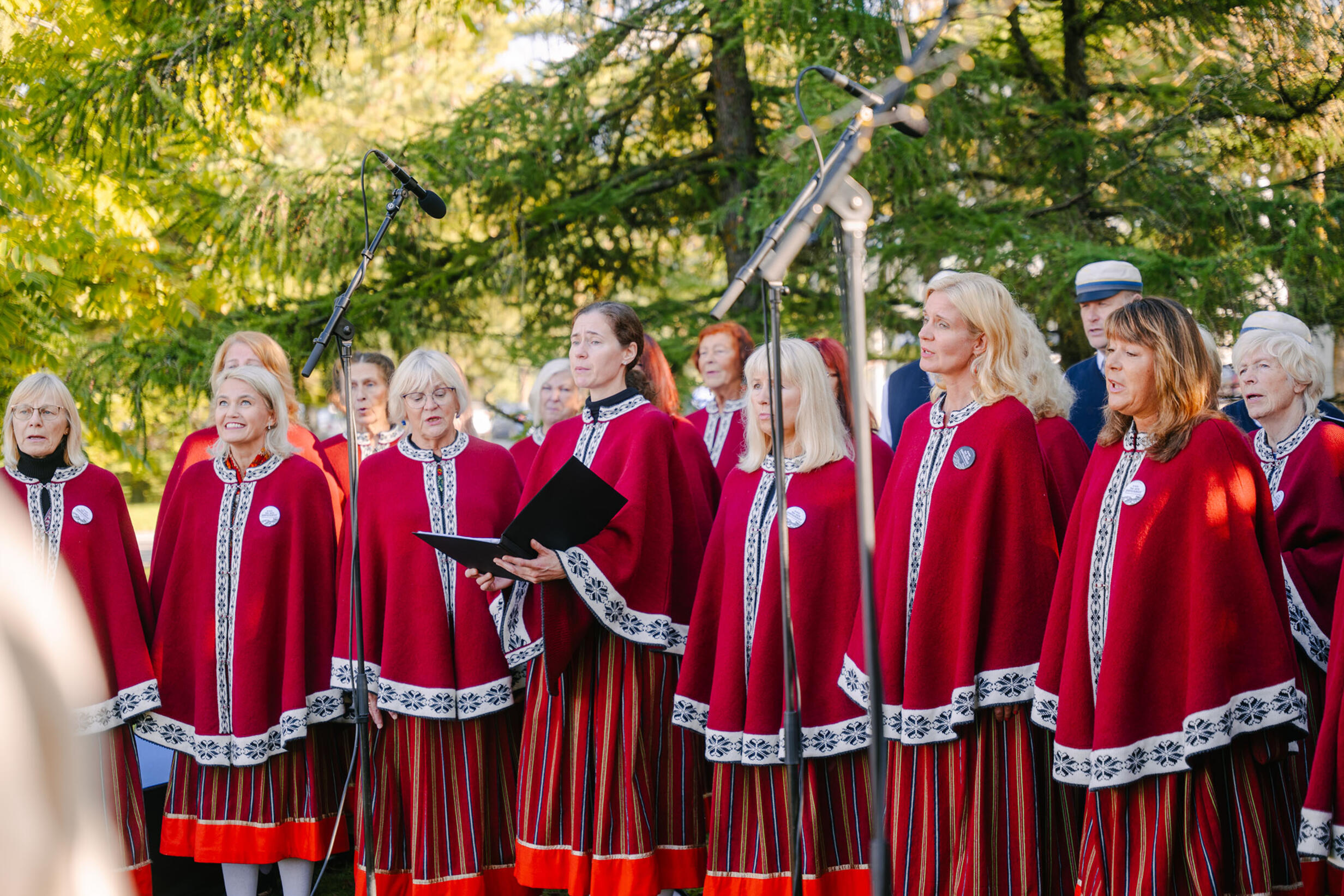 Pärnu Mihkel Lüdigi nimeline meeskoor, Pärnu Naiskoor Leelo.